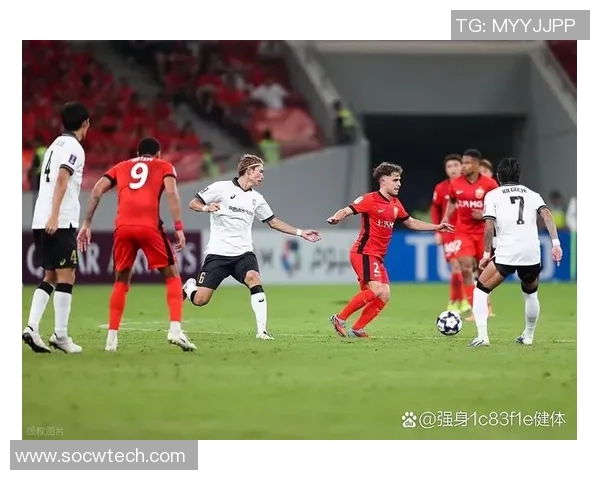 欧冠亚冠双冠荣誉难求三位传奇球员同队成就辉煌